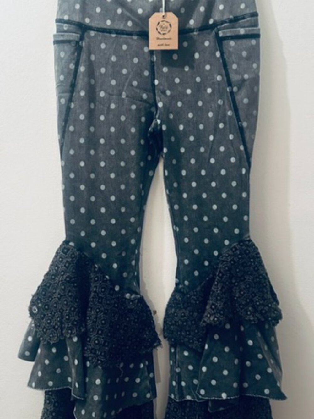 A Rare Bird Bold Black Polka Dot Tiered Ruffle Soft Stretchy Pocket Leggings NWT - Picture 7 of 16